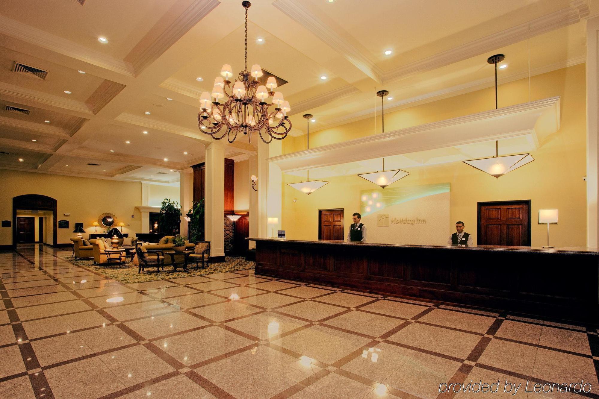 Wyndham Visalia Hotel Dalaman gambar