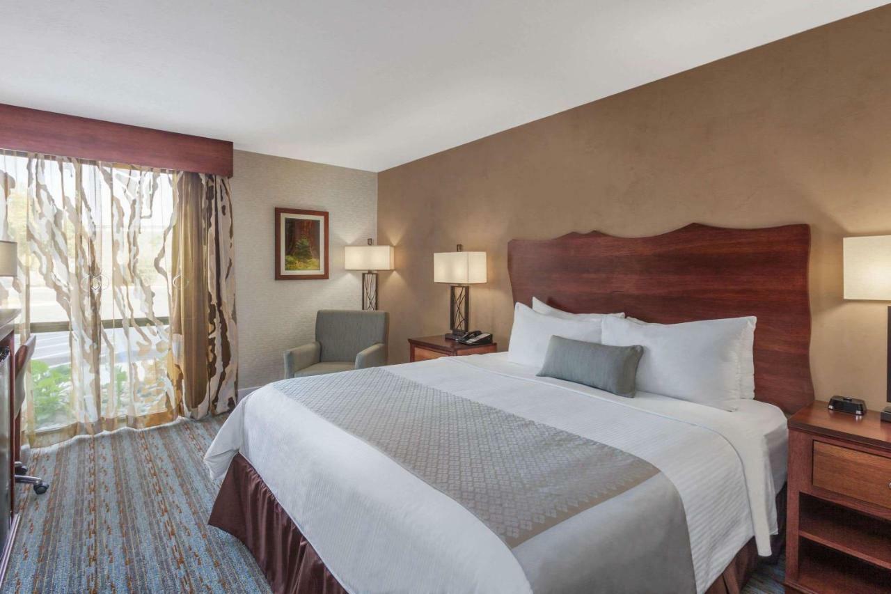 Wyndham Visalia Hotel Luaran gambar